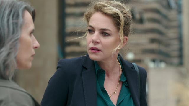 Imagen Sara, la mujer en las sombras 1x2