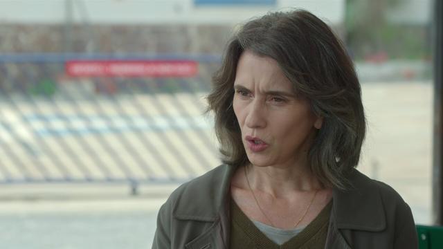 Imagen Sara, la mujer en las sombras 1x1